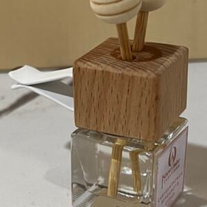 With its unique vent clip design, the vent square clip bottle brings a touch of sophistication and creativity to your Car. It is leak proof and ensures a mess-free experience while diffusing captivating scents.